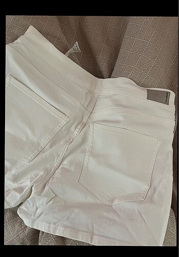 44 Beden Pullandbear beyaz şort