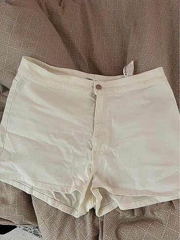 Pullandbear beyaz şort