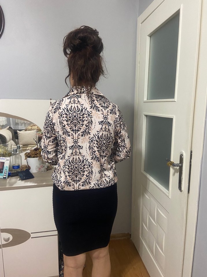 V Yaka Desenli Kadın Ofis Gömleği - Görsel 2