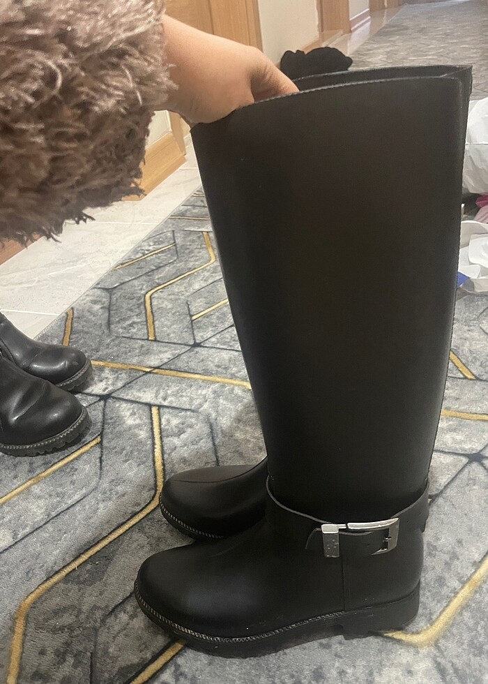 Siyah çizme yağmur çizme
 - Görsel 3