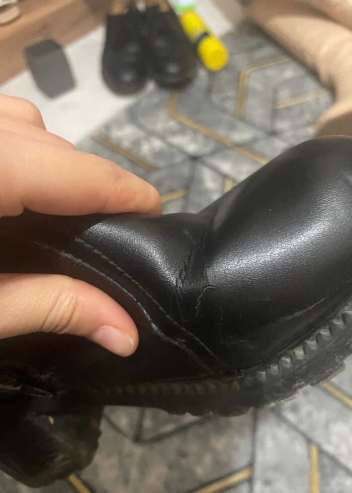 Siyah bot - Görsel 2