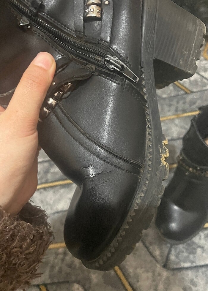 Siyah bot - Görsel 3