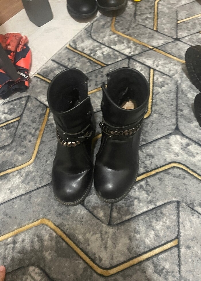 Siyah bot - Görsel 4