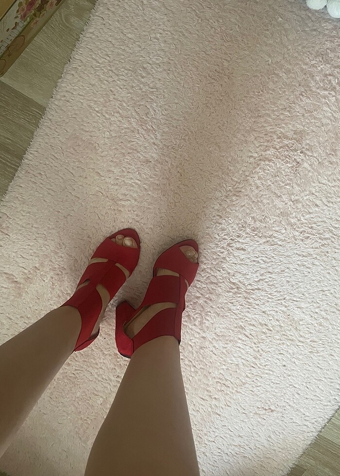 Kırmızı ayakkabı - Görsel 2