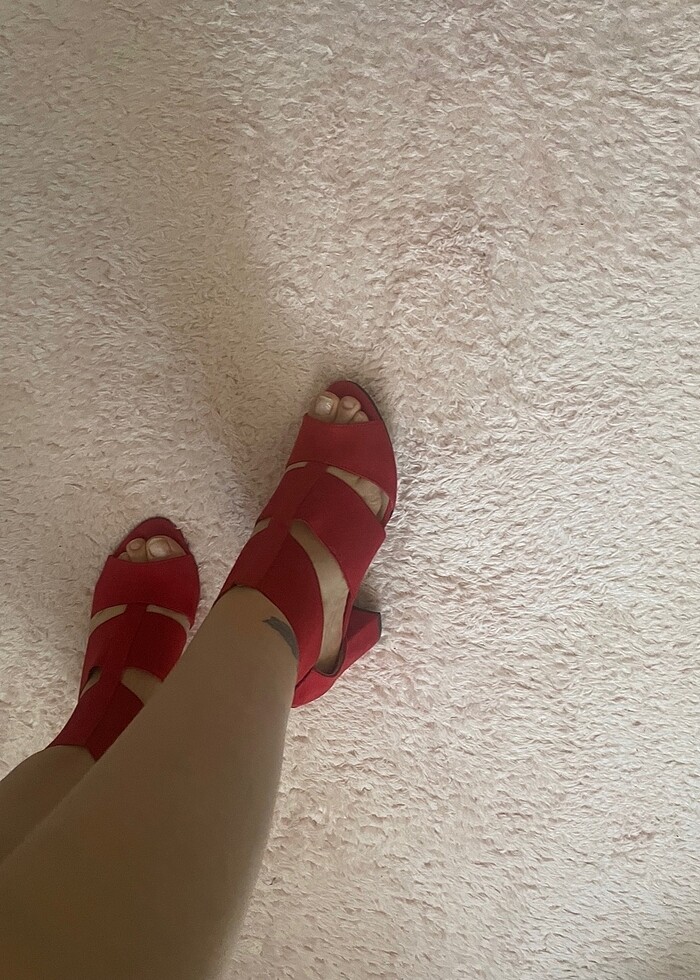 Kırmızı ayakkabı - Görsel 4