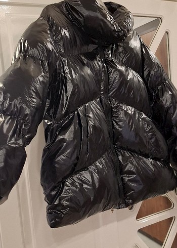 Siyah Parlak Kadın Kışlık Mont - Görsel 3