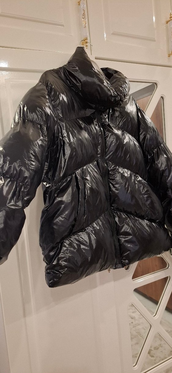 Siyah Parlak Kadın Kışlık Mont - Görsel 3