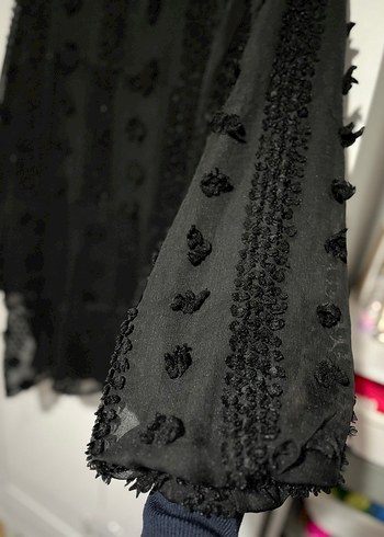 Uzun Kollu Siyah Nakışlı Gotik Bluz - Görsel 2