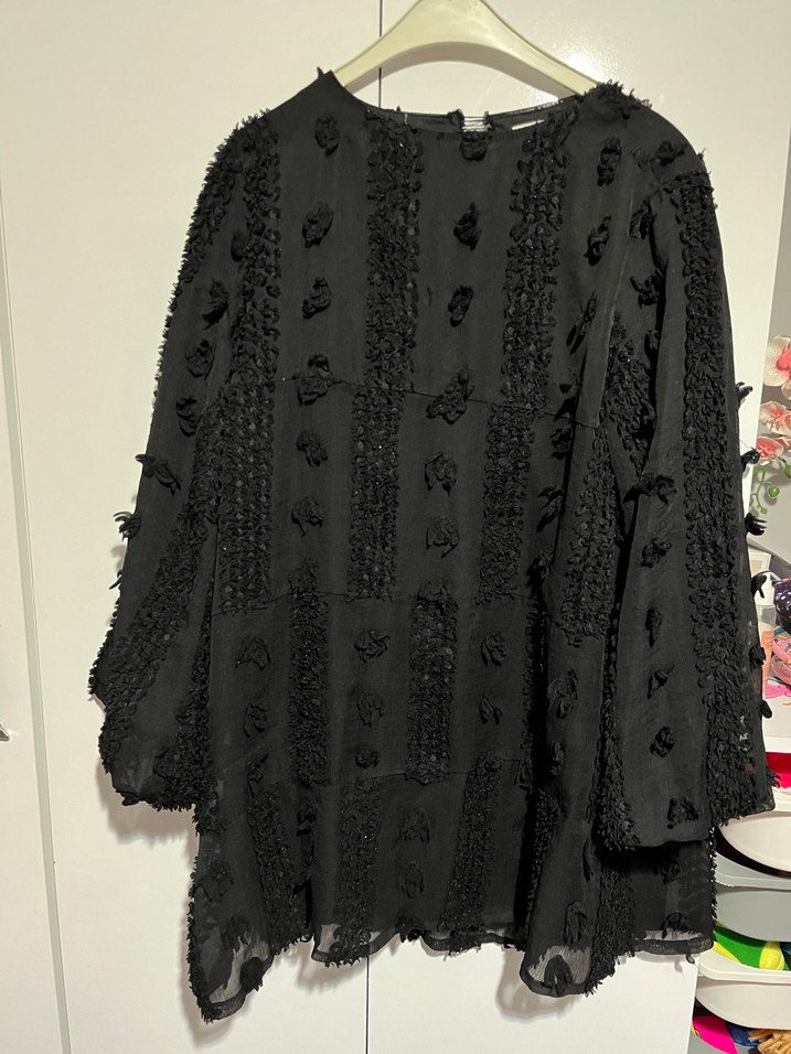 Uzun Kollu Siyah Nakışlı Gotik Bluz - Görsel 4