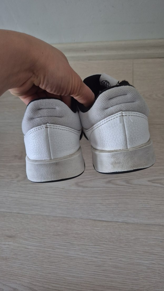 Beyaz Adidas Bağcıklı Spor Ayakkabı - Görsel 2