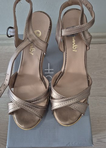 Bej Parlak gold Topuklu Kadın Ayakkabı - Görsel 2