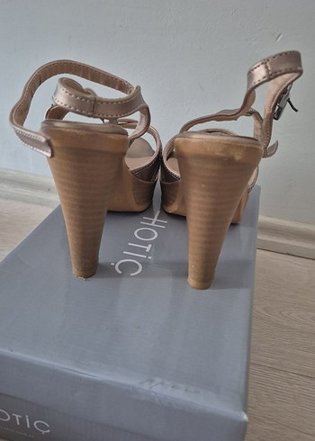 Bej Parlak gold Topuklu Kadın Ayakkabı - Görsel 4