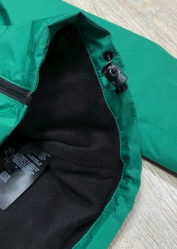 Yeşil Kapüşonlu Kadın Rüzgarlık Mont - Görsel 3
