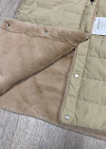 Kürklü Kapüşonlu Bej Kadın Yelek. Çift Yönlü - Görsel 2