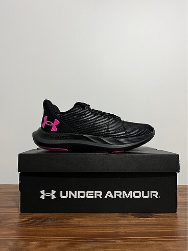 UNDER ARMOUR KADIN SPOR AYAKKABISI