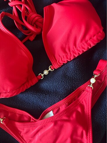 Diğer kırmızı bikini takımı??