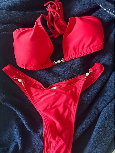 kırmızı bikini takımı??
