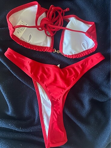 xs Beden kırmızı Renk kırmızı bikini takımı??