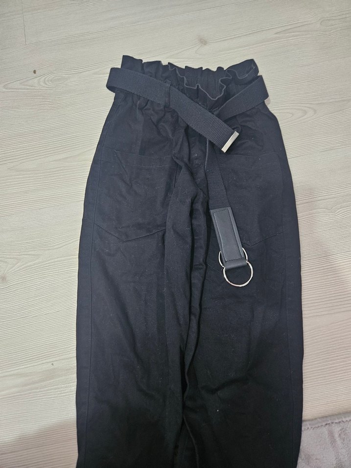 Siyah Kemerli Rahat Kesim Kadın Kumaş Pantolon - Görsel 5