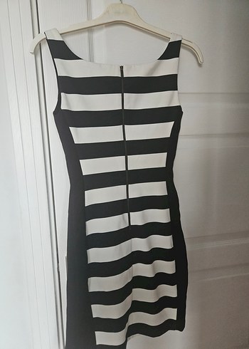 Çizgili Siyah-Beyaz Midi Elbise - Görsel 4