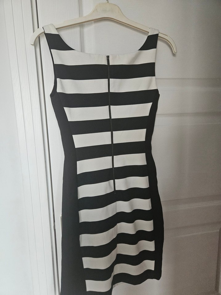 Çizgili Siyah-Beyaz Midi Elbise - Görsel 4