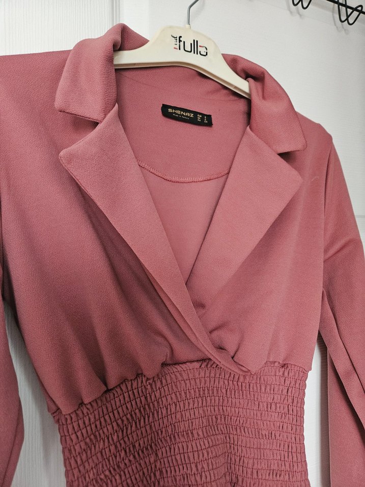 Pembe Düğmeli Dar Kesim Kadın Bluz - Görsel 2