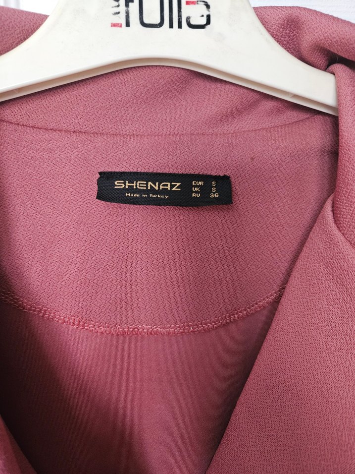 Pembe Düğmeli Dar Kesim Kadın Bluz - Görsel 3