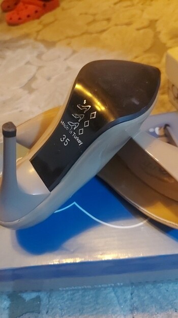 35 Beden Stiletto. Ev ortamında sadece 2-3 kez kullanıldı,çok iyi durumd