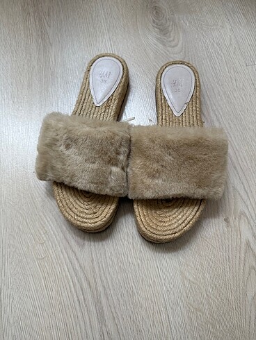 H&M hasır peluş terlik