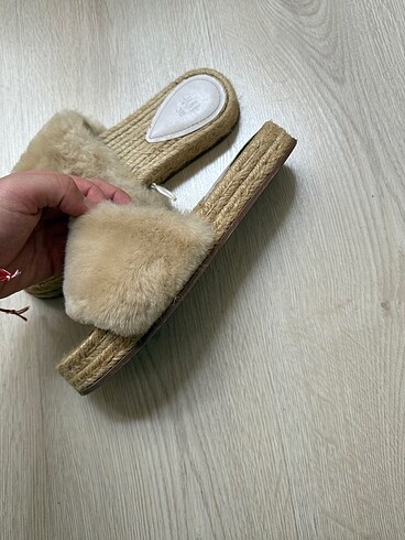 38 Beden ten rengi Renk H&M hasır peluş terlik