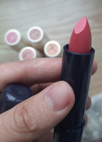 Avon ruj çeşitleri