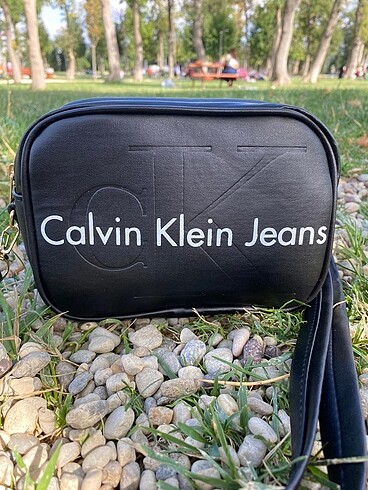Calvin Klein siyah