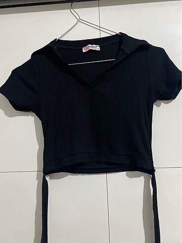 Siyah v yaka ipli crop
