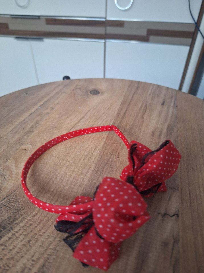 Kırmızı Puantiyeli Fiyonklu Saç Tacı - Görsel 5