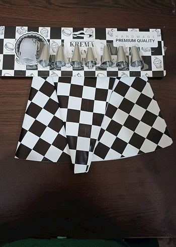 Beyaz Siyah Kareli Mutfak Önlüğü