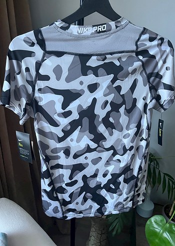 l Beden gri Renk Nike Pro Gri Kamuflaj Tişört