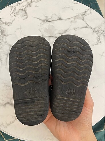 19 Beden siyah Renk H&M yazlık sandalet