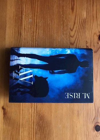 M. Rise - Av Romanı