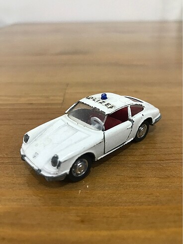 Schuco Porsche 911s Polis Arabası