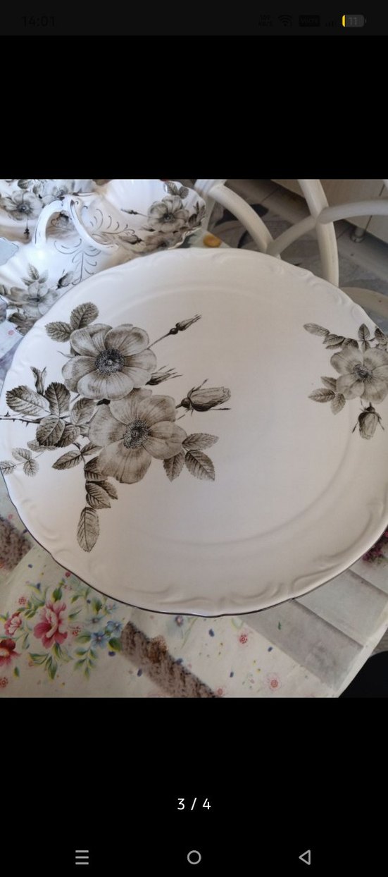 Gri-Beyaz Çiçek Desenli Tabak - Görsel 3