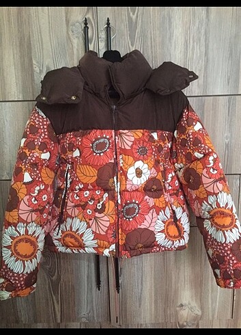 zara çiçek desenli şişme mont