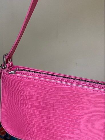 Bershka Housebags Pembe İçi Astarlı Baget Çanta