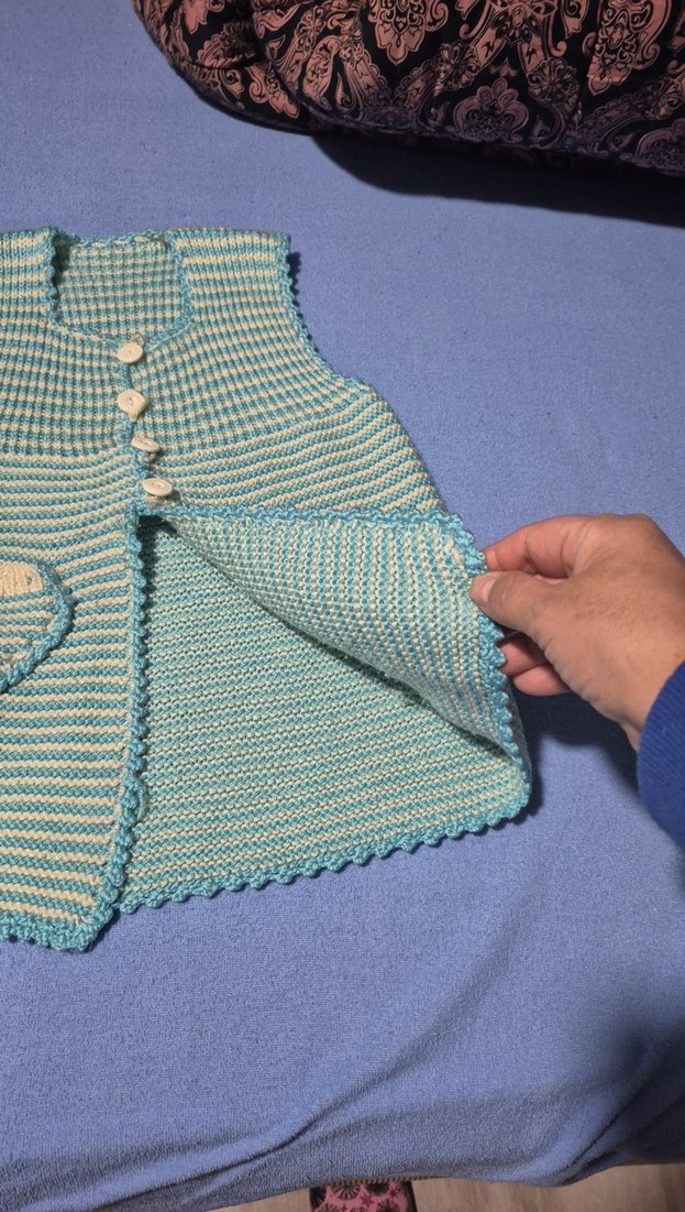 Kız Çocuk Mavi beyaz el örgüsü yelek..cepli - Görsel 4