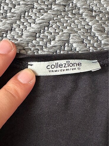 Collezione V yaka tshirt
