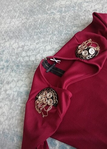 Dirsek kollu omuz detaylı mini elbise - Görsel 4