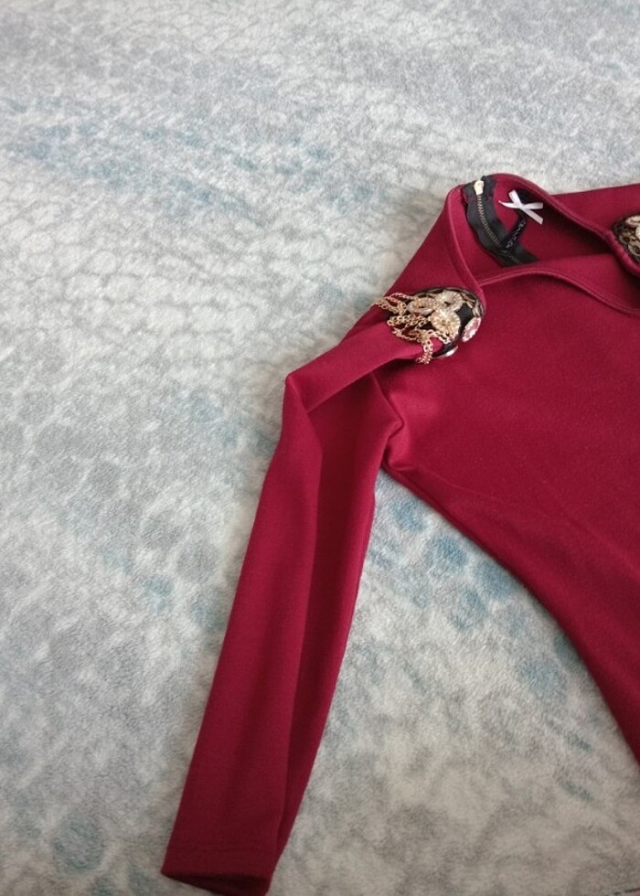 Dirsek kollu omuz detaylı mini elbise - Görsel 2