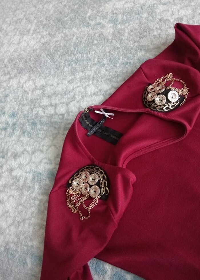 Dirsek kollu omuz detaylı mini elbise - Görsel 4