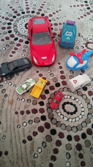 8 parça oyuncak