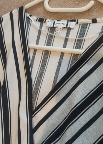 Uzun Kollu Çizgili V Yaka Gömlek - Görsel 2