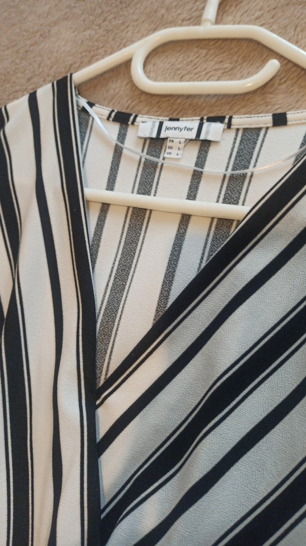 Uzun Kollu Çizgili V Yaka Gömlek - Görsel 2